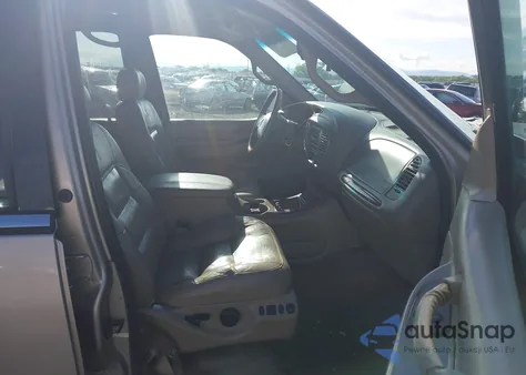 2000 Lincoln Navigator z USA, uszkodzony, nr VIN 5LMPU28A3YLJ16565